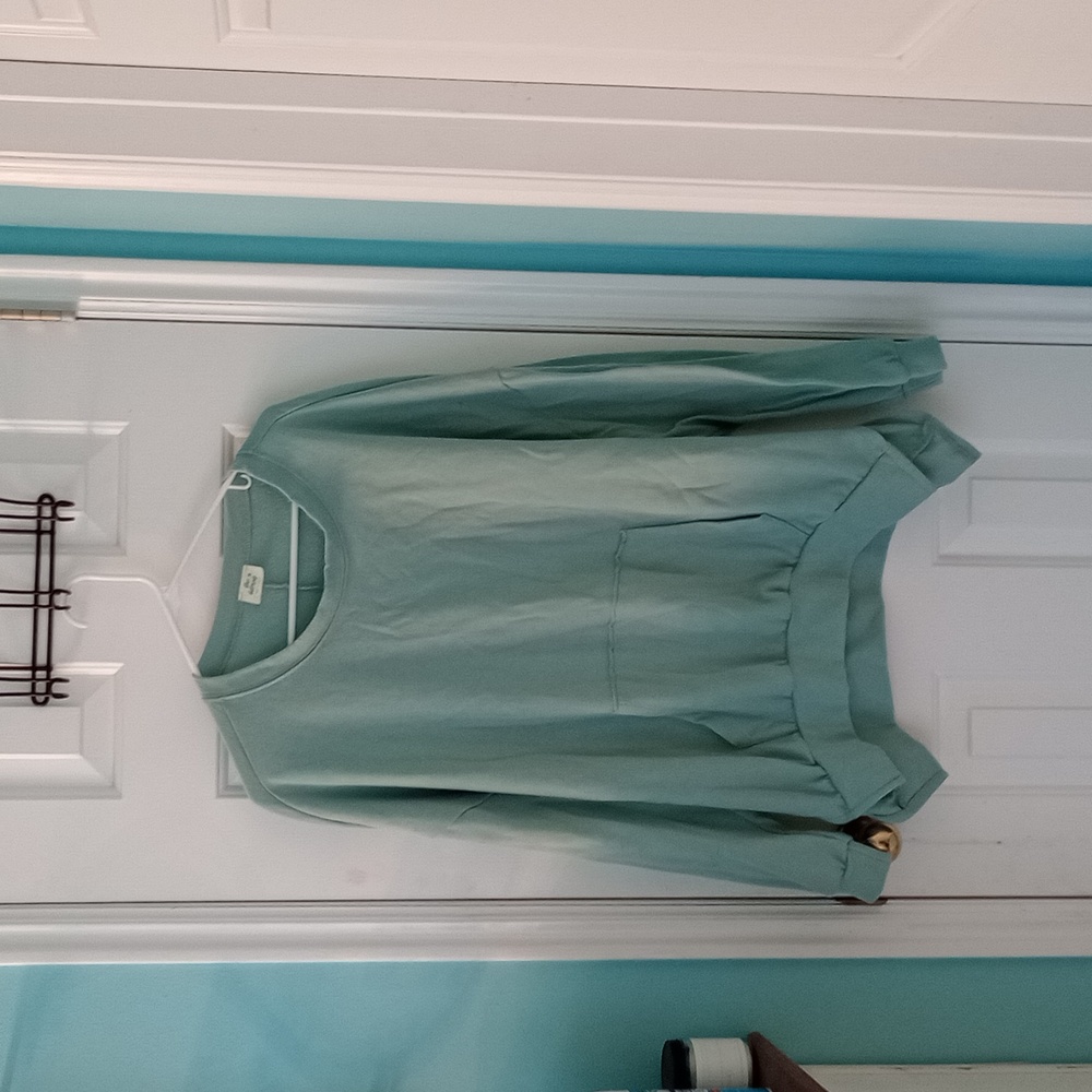 Sweatshirt with pocket